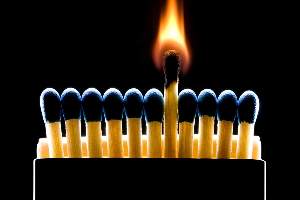 &Mu;&eta;&nu;&iota;&alpha;ί&epsilon;&sigmaf; &Delta;&rho;&alpha;&sigma;&tau;&eta;&rho;&iota;ό&tau;&eta;&tau;&epsilon;&sigmaf; &Theta;&epsilon;&sigma;&sigma;&alpha;&lambda;&omicron;&nu;ί&kappa;&eta;&sigmaf;