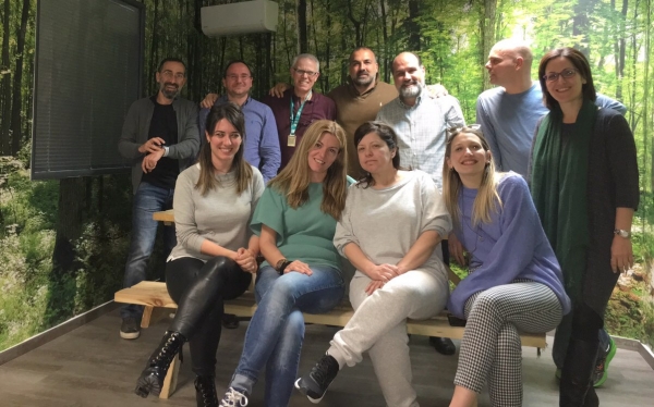 &Kappa;ύ&kappa;&lambda;&omicron;&sigmaf; &Epsilon;&rho;&gamma;&alpha;&sigma;&tau;&eta;&rho;ί&omega;&nu; Gestalt in Organizations